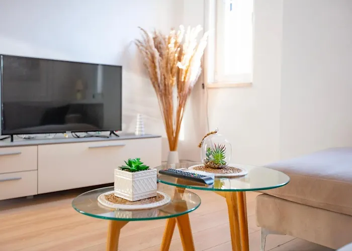 Center Modern App - The Nest Apartman