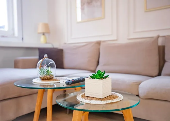 Center Modern App - The Nest *