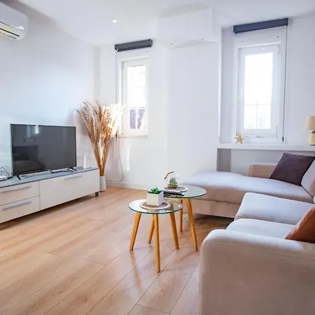 Center Modern App - The Nest